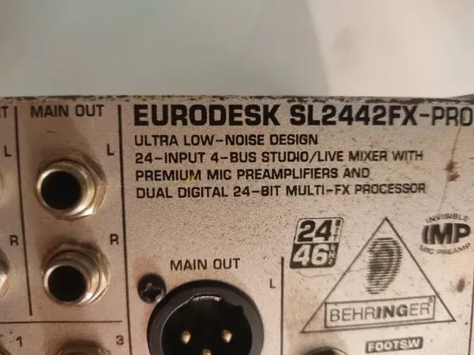 Mesa de som BHERINGER EURODESK SL2442FX-PRO (usada)