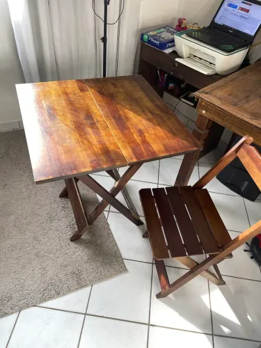 Mesa de Madeira Dobrável com cadeira
