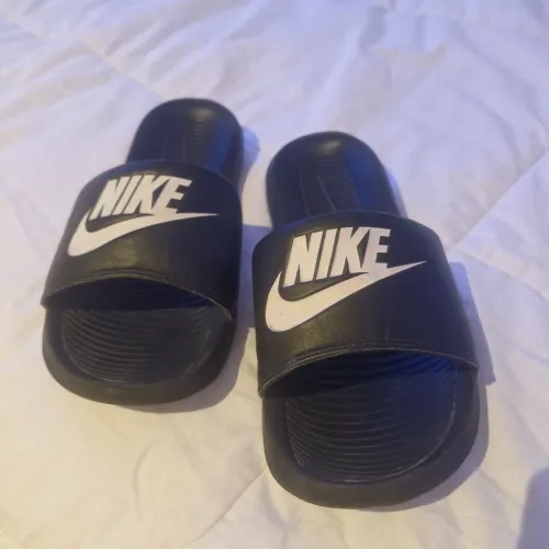 CHINELO NIKE 37