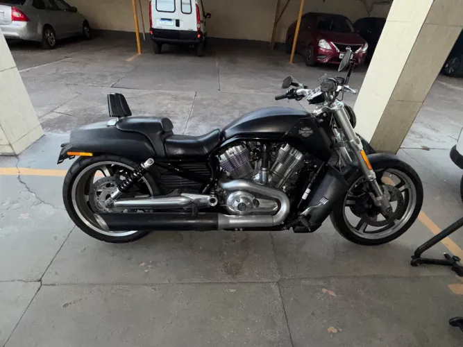 V ROD HARLEY MOTO DE COLECIONADOR