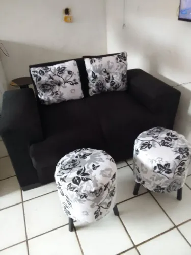 Sofá 2 lugares e 2 banquetas 