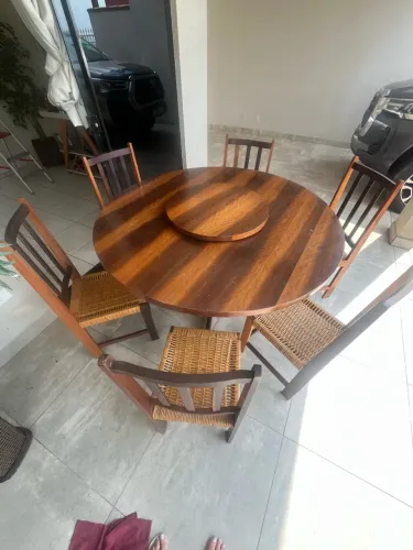 Mesa com cadeiras madeira maciça
