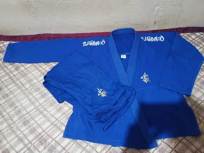 kimono de jiu-jitsu trançado semi novo, marca shinkô sports, tamanho A2