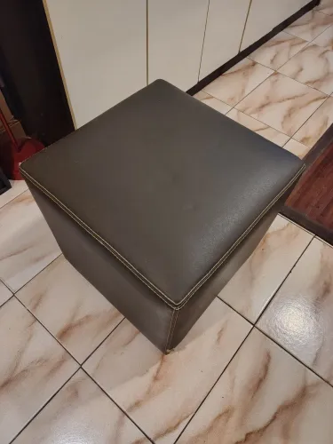 Puff em couro 45,cm x 45 cm Tok e Stok
