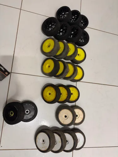 Jogo de rodas e pneus buggy 1/8