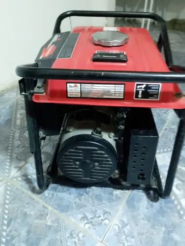 Gerador de energia elétrica marca TOYAMA à gasolina