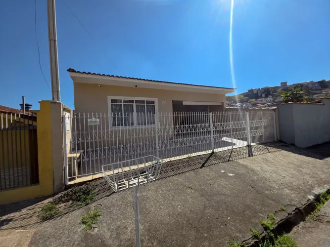 Casa com 2 quartos a venda no bairro Jardim Ipe em Poços de Caldas - MG