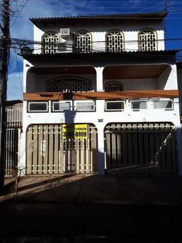 QS 5 - Vendo excelente sobrado, 5 Qts, prox. Universidade Católica e Hospital Santa Lucia.