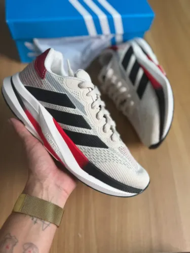 ADIDAS LIGHT STRIKE $ 155,00 Pontuações 39/40 e 41