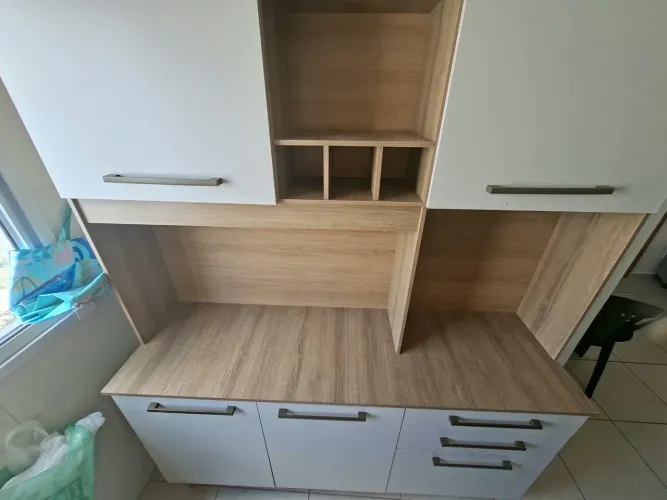 Armário de Cozinha em Madeira e Branco