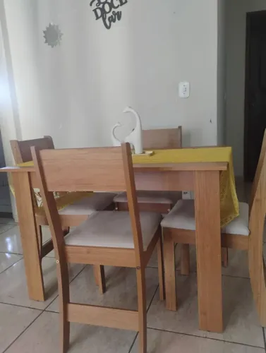 Mesa com 4 cadeiras