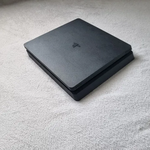 Console PS4 slim 1T + 3 jogos