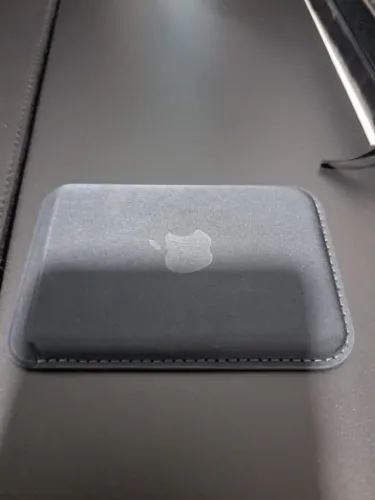 Carteira MagSafe Apple Cinza Veludo.