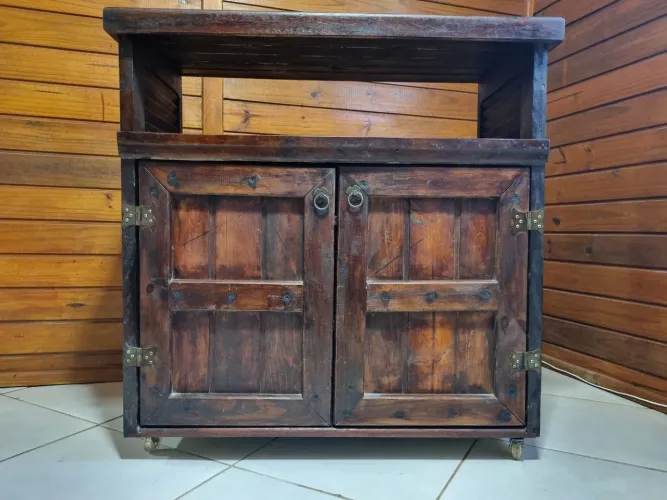 Vendo balcão rack armário Rústico em madeira.
