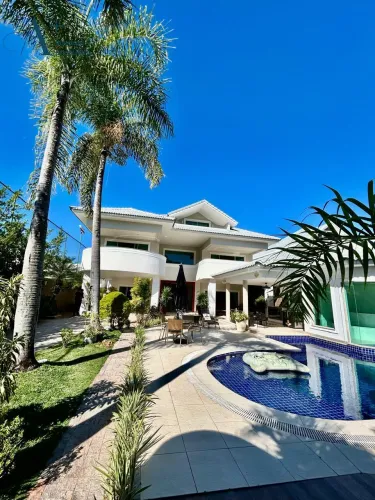 MANSÃO TRIPLEX CINEMATOGRÁFICA À VENDA - QUINTAS DO RIO, 580m², 4 SUÍTES, BARRA DA TIJUCA.