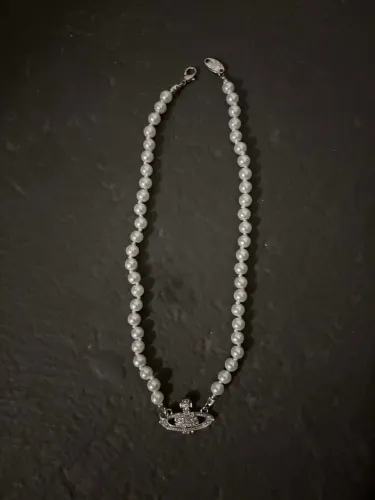 Colar vivienne westwood pérolas