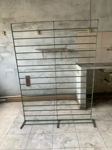 Portão mais grade de proteção de proteção