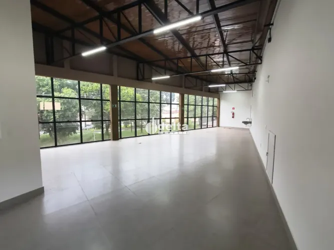 Sala comercial disponível para locação no bairro Tubalina em Uberlândia-MG