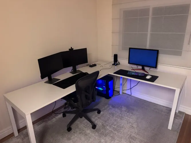 Mesa de Escritório Ricco (2,20m por 1,90m)