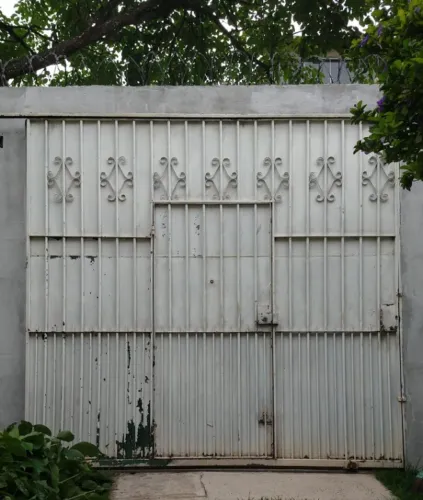 Portão de garagem com portão social