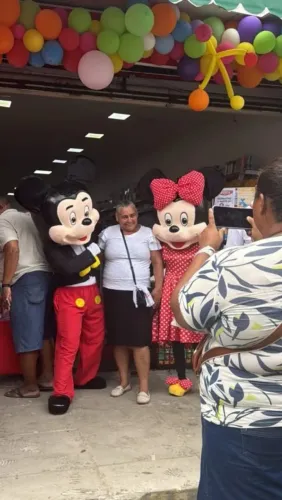 MICKEY E MINNIE  PERSONAGENS VIVO, MASCOTE vendo ele por 2.500 os dois e cada por 1.600