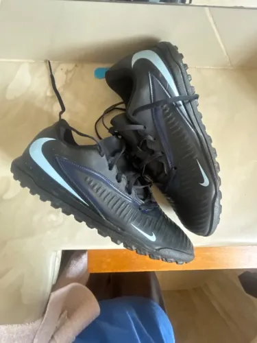 Chuteira Nike Phantom Society Preta - Usada