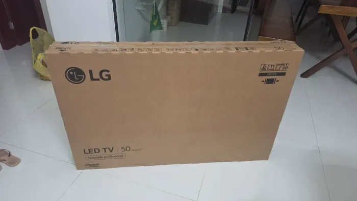 Vendo Tv LG 50 polegadas Smart 4k lacrada na caixa com nota fiscal e garantia de 1 ano.