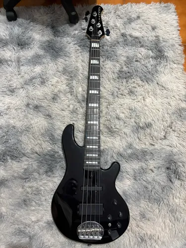 Baixo Lakland 5502 5 cordas