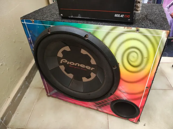 Caixa de grave com alto falante Pioneer e Módulo SounDigital 800