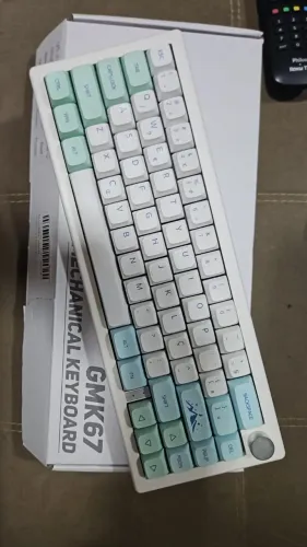 Teclado mecanico gmk67 Zuoya funcionando