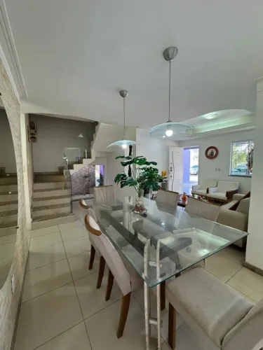 CASA EM CONDOMÍNIO FECHADO