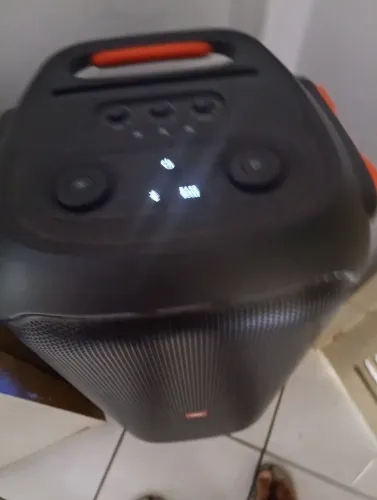 Caixa JBL 710 nota fiscal ainda tá garantia super nova
