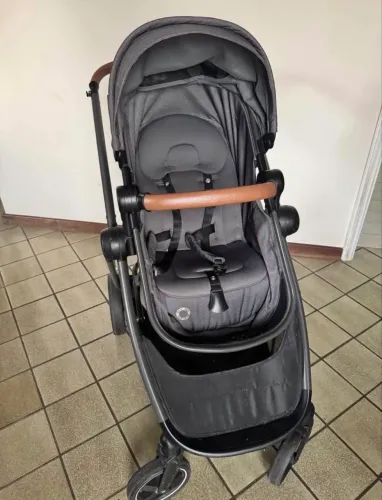 Vende-se carrinho com bebê conforto Maxxi Cosi Anna 2