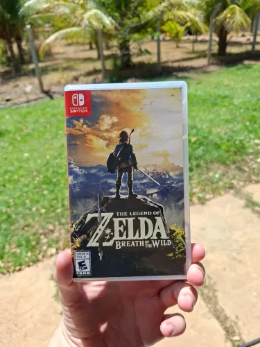 The Legend of Zelda: Breath of the Wild - Nintendo Switch (Mídia Física / Impecável)