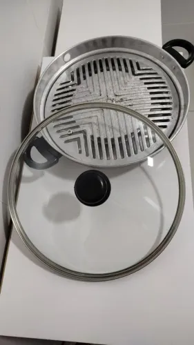 VENDO CHURRASQUEIRA DE FOGÃO - CONSERVADA