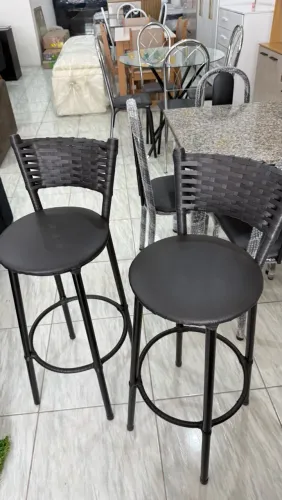 Banqueta para balcão estofada nova disponível