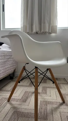 cadeira charles eames com braço