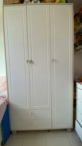 Guarda roupa semi-novo. Em perfeito estado de conservação. 