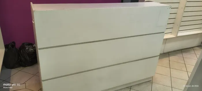 Balcão de Loja imponente para deixar seu comércio Top , com gavetas com chave e espaçoso !