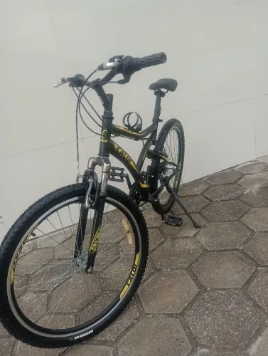 Bicicleta Caloi Aro 26 de Macha Baik Semi-nova Top para vender Logo.