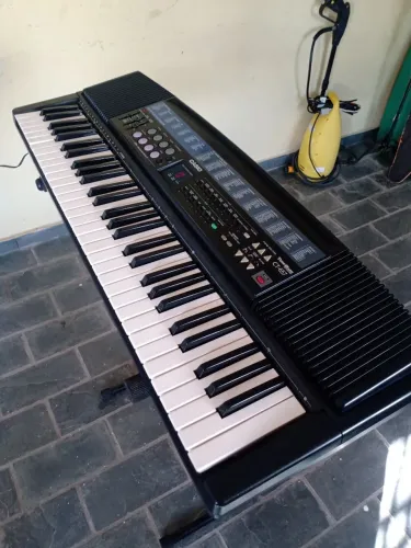 Teclado Casio Tonebank CT-657 excelente estado