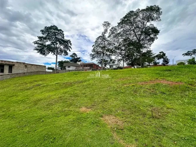 Lote em oportunidade no Condomínio Vale Verde, com 400,69 m², quitado e registrado.