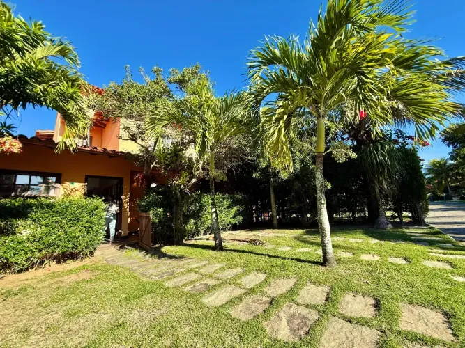 CASA EM CONDOMÍNIO À VENDA 4 SUITES MANGUINHOS | BÚZIOS A apenas 200 metros da Praia de M