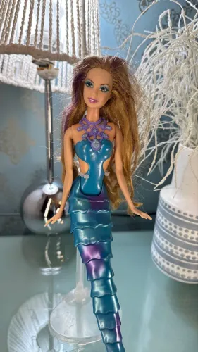 Barbie Kayla Vida de Sereia Azul COM COLAR