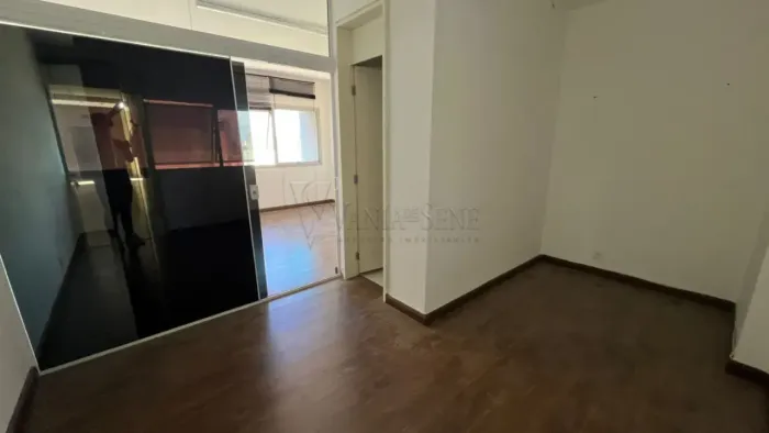Locação e Venda de Sala Comercial no bairro Centro em São José dos Campos, SP.