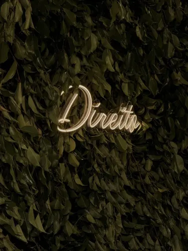 LETREIRO LED DIREITO