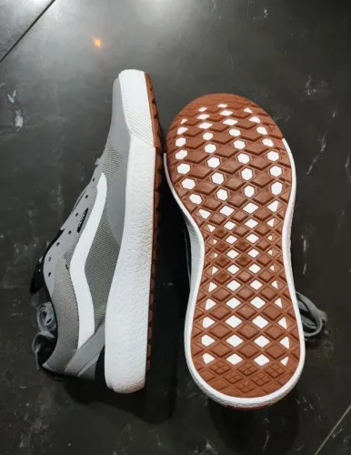 Tenis vans ultrarange exo cinza N 40