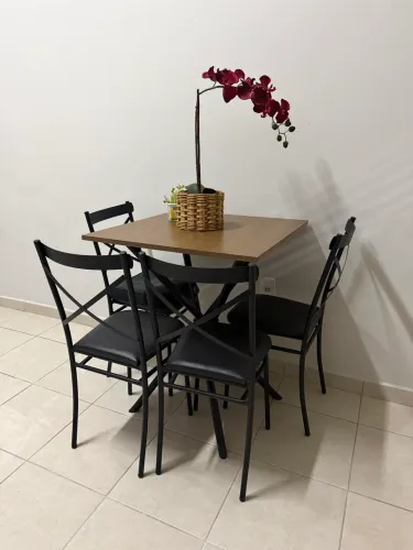 Kit mesa de cozinha com 4 cadeiras 68x68cm MDF