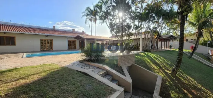 Casa de Madeira Térrea à Venda ou Locação - Condomínio Maison Blanche - Valinhos / SP