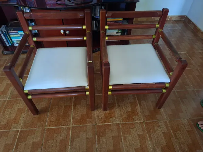 Cadeiras de mogno estilo namoradeira